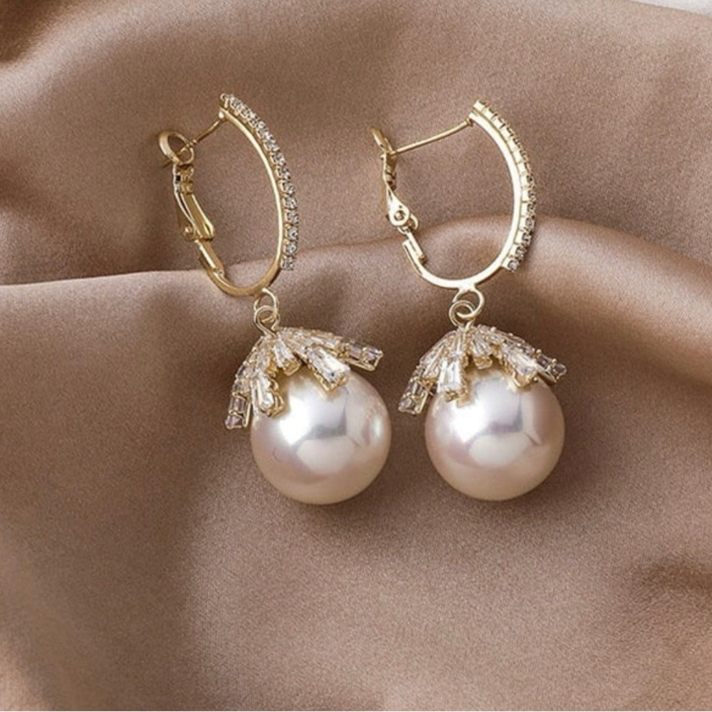 Elegant Gold and Pearl Drop Earrings